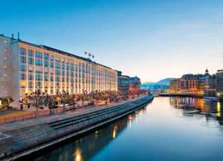 Au bord du Rhône, le Mandarin Oriental Genève.