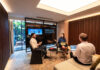 La marque Pullman a dévoilé à Singapour un concept de chambre high-tech se faisant aussi bien espace de travail et de réunion que lieu de détente.