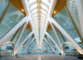 L'impressionnante nouvelle gare de Mons, signée Calatrava.