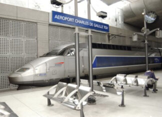 Gare TGV à l'aéroport de Paris CDG, reliée à 22 gares en France par TGV.