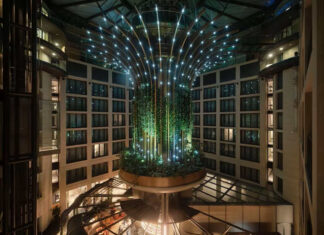 Le Living Tree, décorant l'atrium du Radisson Collection Berlin.
