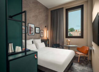 Chambre du Novotel Paris La Défense Nanterre.