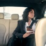 Mews et Uber introduisent la réservation de courses dans le système de gestion hôtelière.