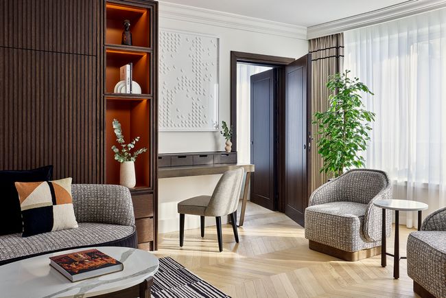 Le Paris Marriott Champs Elysees Hotel vient d'achever la rénovation de ses 192 chambres. Le Paris Marriott Champs Elysees Hotel vient d'achever la rénovation de ses 192 chambres.