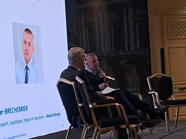 Willie Walsh, le président de l'IATA, interviewé lors de l'assemblée générale du BAR France. Willie Walsh, le président de l'IATA, interviewé lors de l'assemblée générale du BAR France.