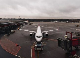 Si les carburants durables vont réduire les émissions du transport aérien, The Shift Project et l'association Aero Decarbo plaident aussi pour une réduction du trafic.