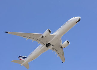 Air France suspend ses vols de et vers Tel Aviv et Beyrouth jusqu'au 28 mars.