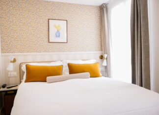 Chambre supérieure avec balcon de l'hôtel Joli Môme.