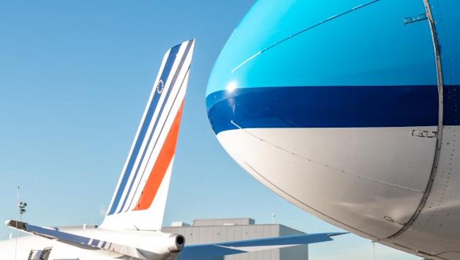 Air France et KLM ont augmenté leurs tarifs de 100 € aller-retour sur la plupart de leurs vols long-courriers. Air France et KLM ont augmenté leurs tarifs de 100 € aller-retour sur la plupart de leurs vols long-courriers.