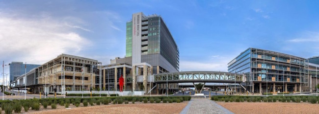Les CTICC 1 et CTICC2 reliés par une passerelle.