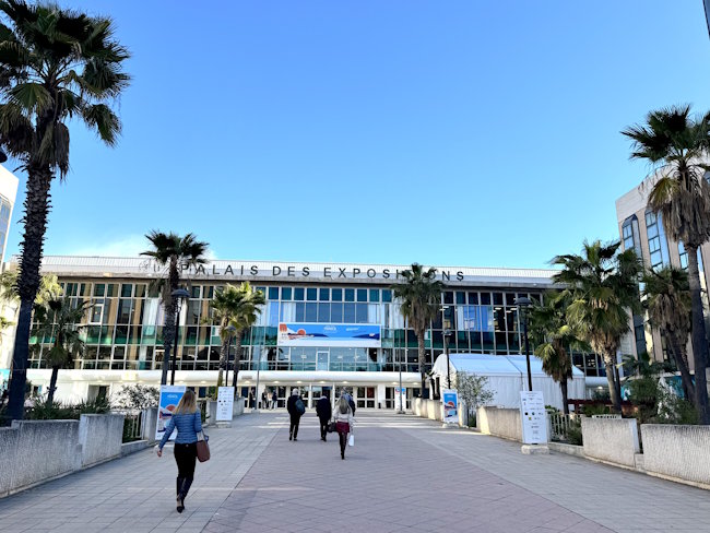 Entrée du Palais des Expositions