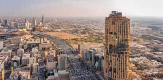 Le Radisson Collection Residences Riyadh, intégré dans le première tour de style salmani de la capitale saoudienne.