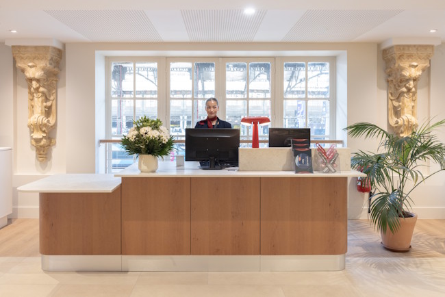 Comme d'autres, le salon Grand Voyageur TGV Inoui de la gare de Paris-Lyon s'est offert un lifting.