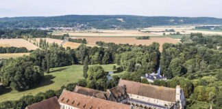 L'abbaye de Royaumont, vue depuis un drone (c) Aerofillm