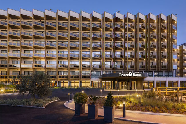 Le Barcelo Roma, un hôtel entièrement transformé, vient d'ouvrir ses portes. Le Barcelo Roma, un hôtel entièrement transformé, vient d'ouvrir ses portes.