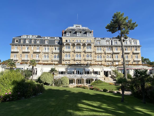 The Royal hotel, one of the three establishments in the Barrière group in La Baule. The Royal hotel, one of the three establishments in the Barrière group in La Baule.