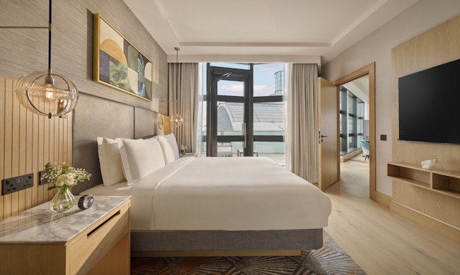 Continuation of the Hyatt Regency London Olympia