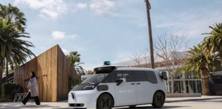 Développé avec Zeekr, le Waymo Ojai est le premier robotaxi équipé du système de conduite de 6e génération de Waymo et de l'assistant vocal Gemini.