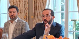 Achraf Fayda, directeur général de l'Office national marocain du tourisme (ONMT), aux côtés de Jihad Chakib directeur pour la France