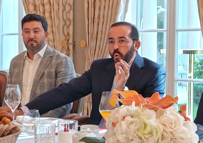Achraf Fayda, directeur général de l'Office national marocain du tourisme (ONMT), aux côtés de Jihad Chakib directeur pour la France
