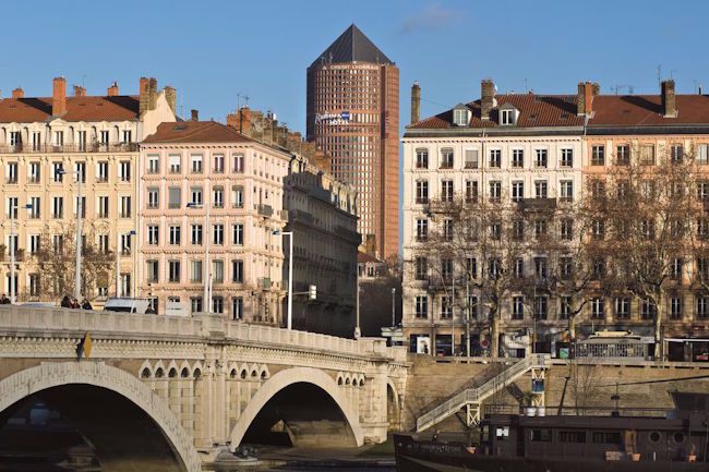 En plus du Radisson Blu Lyon (ici en photo), la marque ajoutera un resort urbain orienté sur le golf et le MICE en 2029. En plus du Radisson Blu Lyon (ici en photo), la marque ajoutera un resort urbain orienté sur le golf et le MICE en 2029.