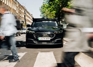 Les premiers robotaxis londoniens sont des Le service s'appuie sur des Ford Mustang Mach-E électriques équipées de l'IA Driver de Wayve Les premiers robotaxis londoniens sont des Le service s'appuie sur des Ford Mustang Mach-E électriques équipées de l'IA Driver de Wayve