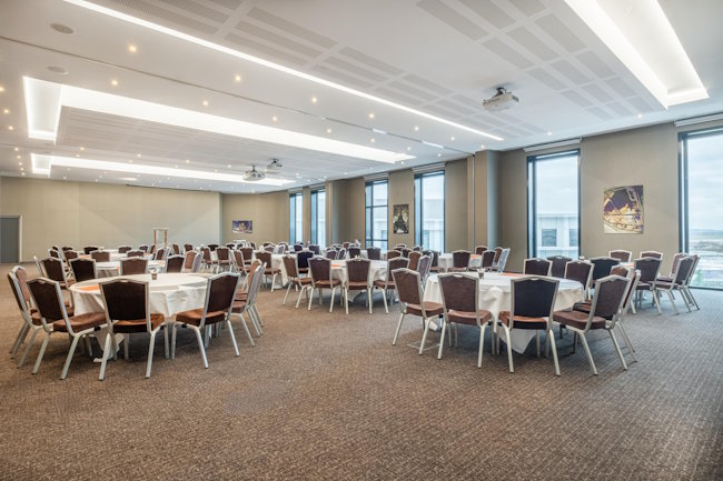 Meeting rooms offering up to 20 different configurations.