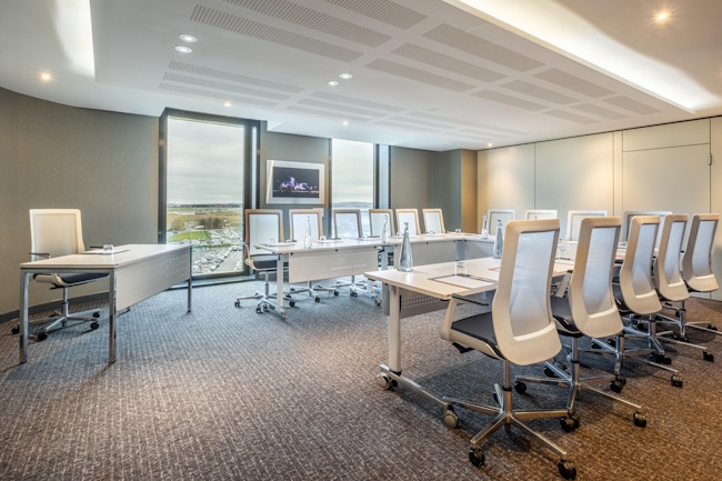 The Radisson Blu CDG Airport Terminal Hotel, Paris has 13 modular meeting rooms. The Radisson Blu CDG Airport Terminal Hotel, Paris has 13 modular meeting rooms.
