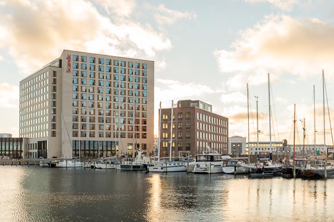 Close to Copenhagen Airport, the Scandic CPH Strandpark will have a Hilton hotel next door in 2029. Close to Copenhagen Airport, the Scandic CPH Strandpark will have a Hilton hotel next door in 2029.