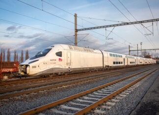 Batteries de secours, bar sur deux étages : le TGV M d’Alstom arrivera sur le Paris-Marseille en novembre (Michal Malek) Batteries de secours, bar sur deux étages : le TGV M d’Alstom arrivera sur le Paris-Marseille en novembre (Michal Malek)